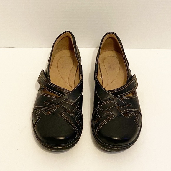 Black Clarks Flats Size 9 and another pair a nine and a half - Picture 2 of 15